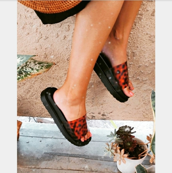 Tropics collection// leopard slide - Picture 3 of 8